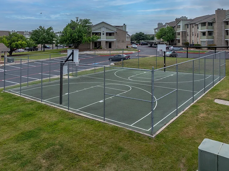 Palisades Park Apartments — Photo 13