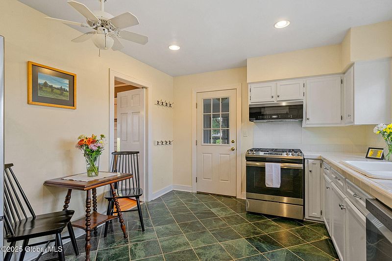 5th image of 68 Spring Avenue