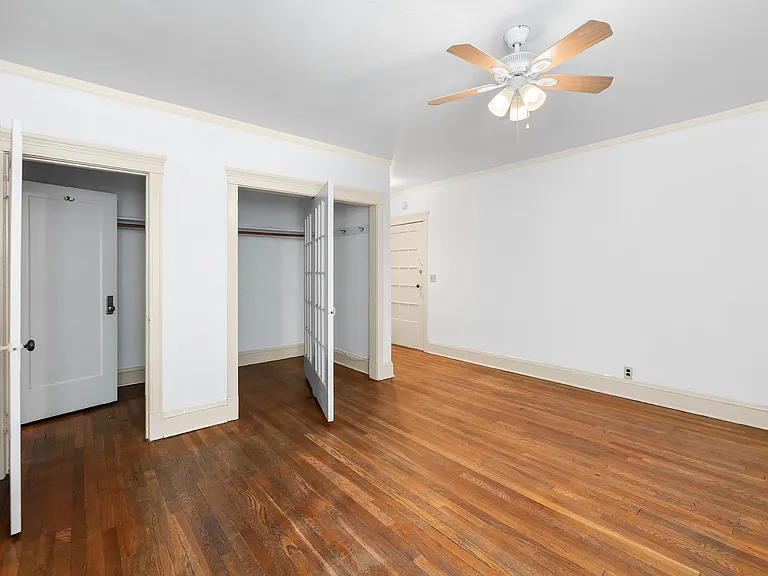 Historic Paramount Apartments — Photo 24