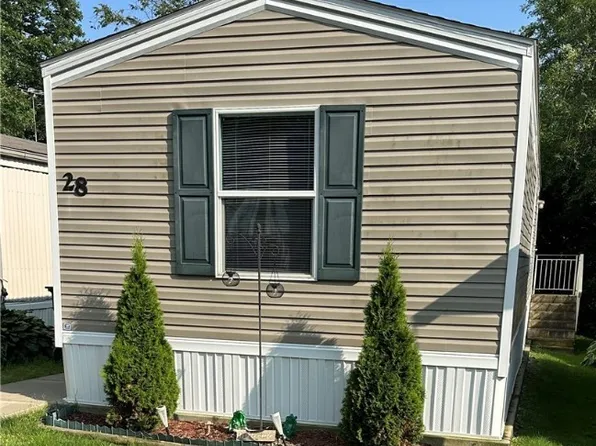 28 E Buddy St, New Franklin, OH 44203