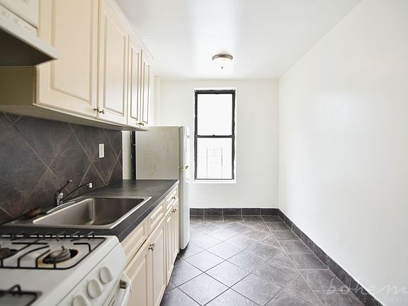5th image of 303 W 154th St APT 6H