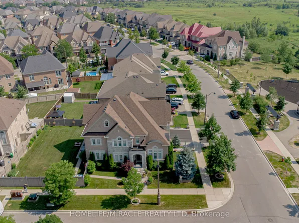 37 Degrey Dr, Brampton, ON L6P 3X5