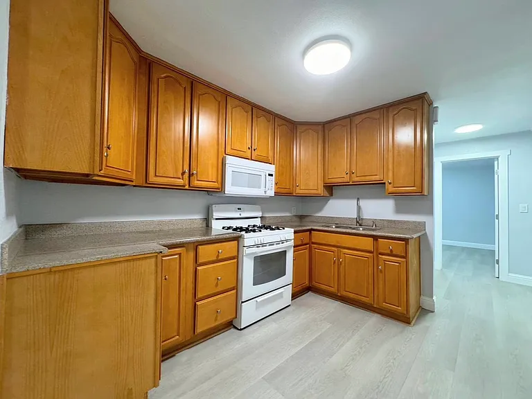 641 S 10th St #C — Photo 2