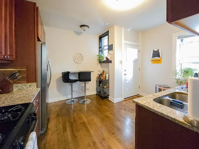 5073 N Wolcott Ave — Photo 11