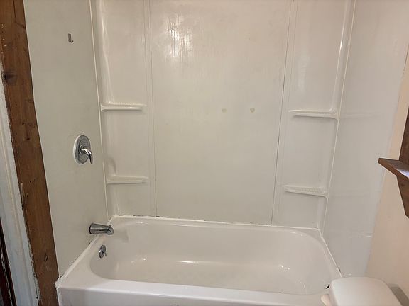 4th image of 364 Grant St