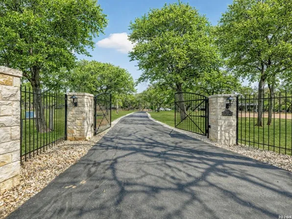 101 CIBOLO HOLLOW N, Fair Oaks Ranch, TX 78015