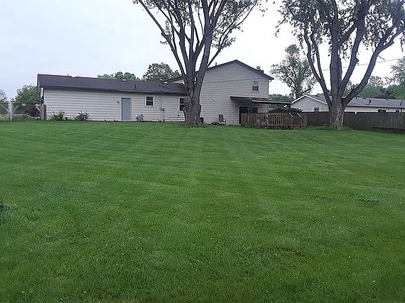 4th image of 60251 Surrey Ln