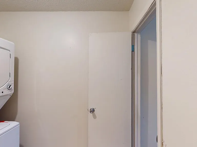 Fully Loaded, Contemporary 1 Bedroom Apartment w/ Yard in Ridgecrest — Photo 18