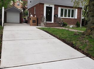 88 Elmont Rd, Valley Stream, NY 11580