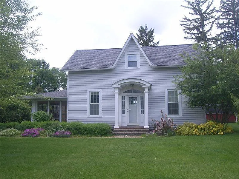 173 W State St photo 1