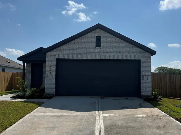 915 Constitution Dr, Bay City, TX 77414