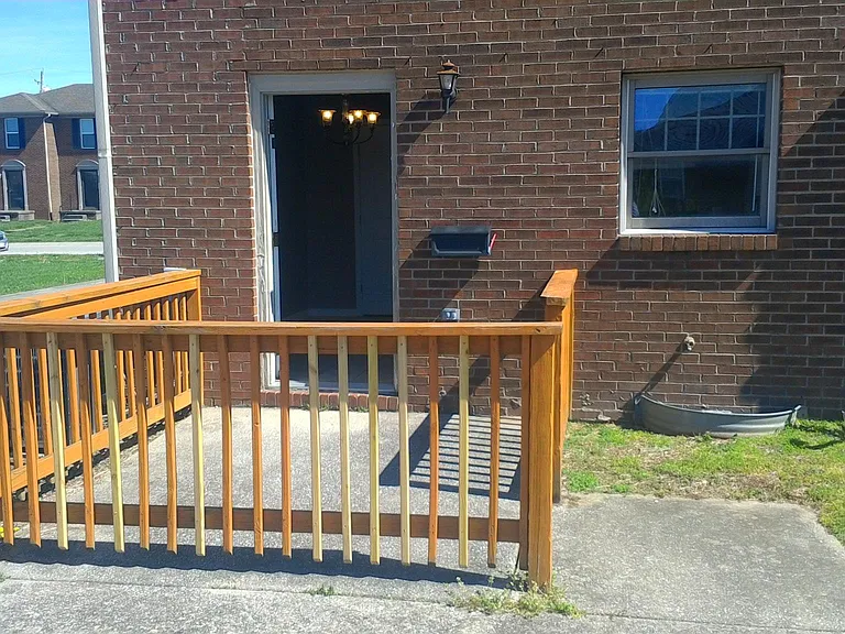 107 Mallory Ct — Photo 4