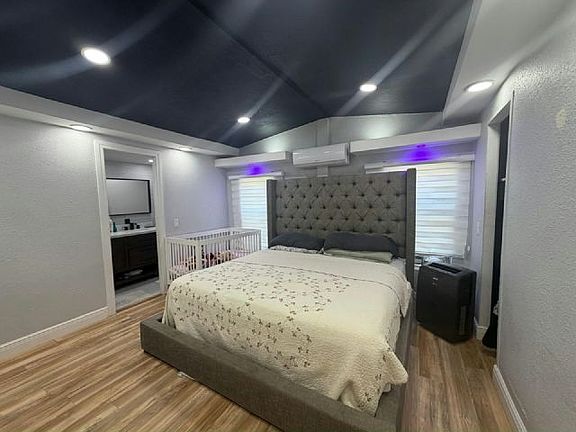 5th image of 2043 Scranton Ave #340