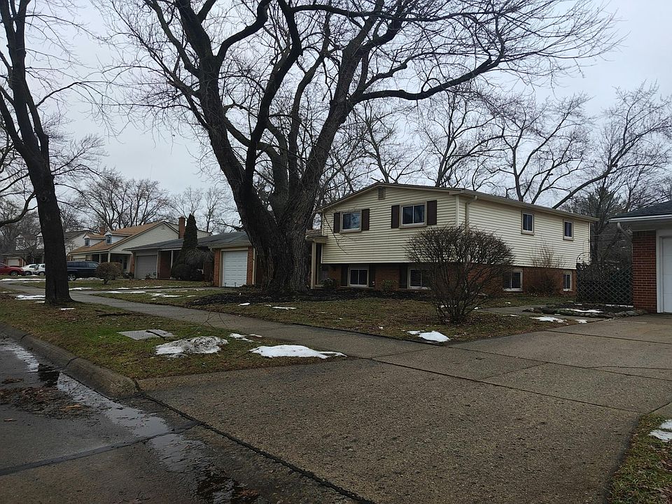 1st image of 21044 Birchwood St