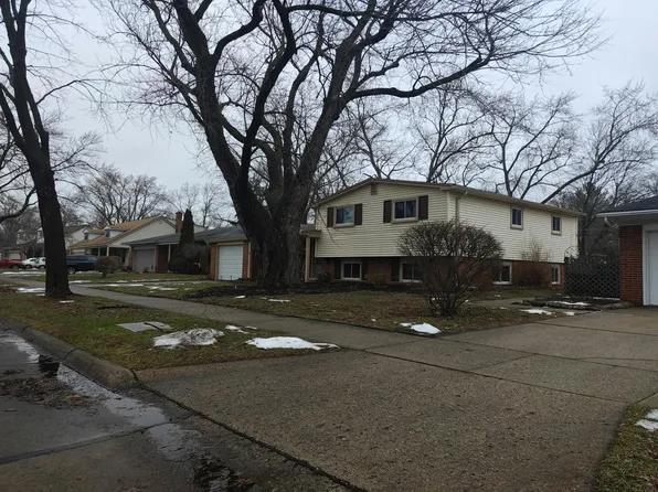 21044 Birchwood St, Farmington, MI 48336