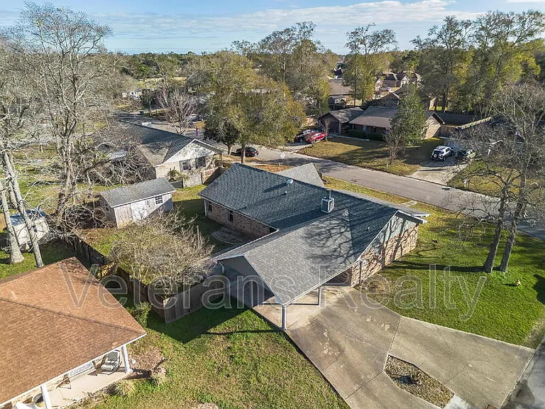 1210 Spring Dr — Photo 3