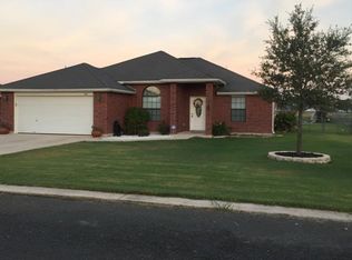 180 Plainview Dr, Poth, TX 78147