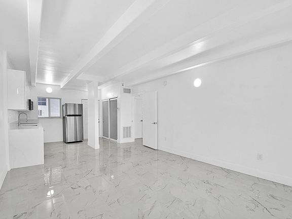 5th image of 325 Ocean Dr APT 305