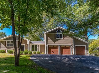8714 Lee Blvd, Leawood, KS 66206