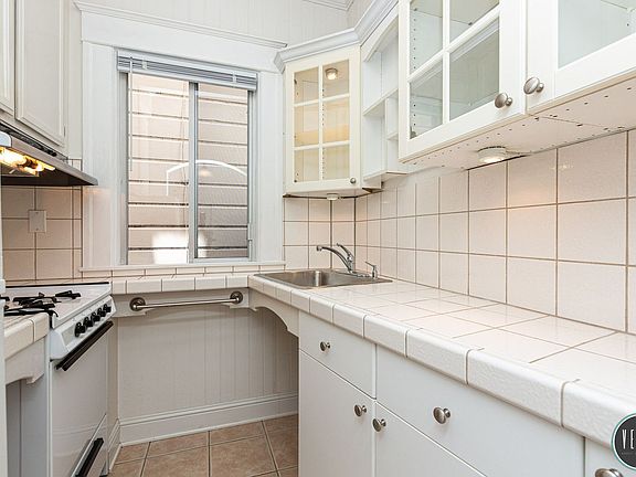 4th image of 1226 Broadway #2