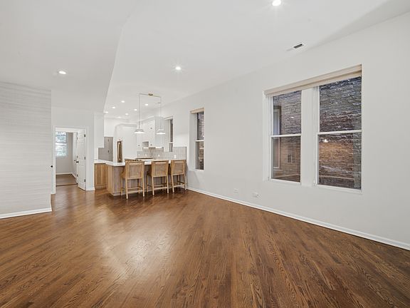 4th image of 626 W Buckingham Pl