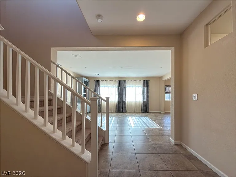 208 Rocky Basin St — Photo 9