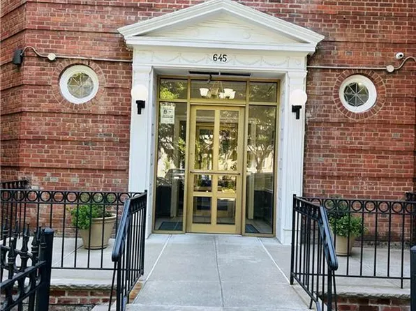 645 E 26th St APT 6J, Brooklyn, NY 11210