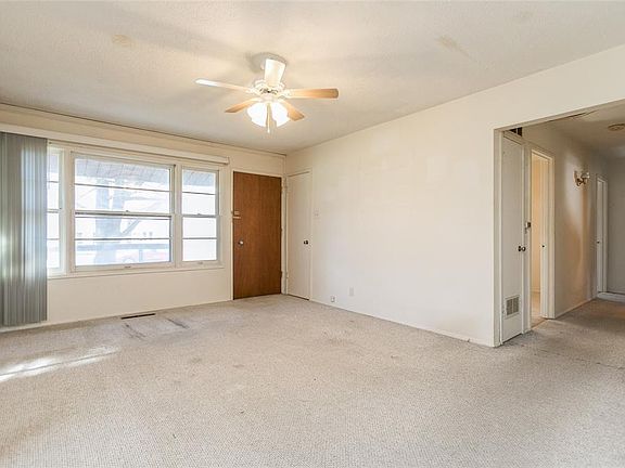 3rd image of 268 Drinkward St NW