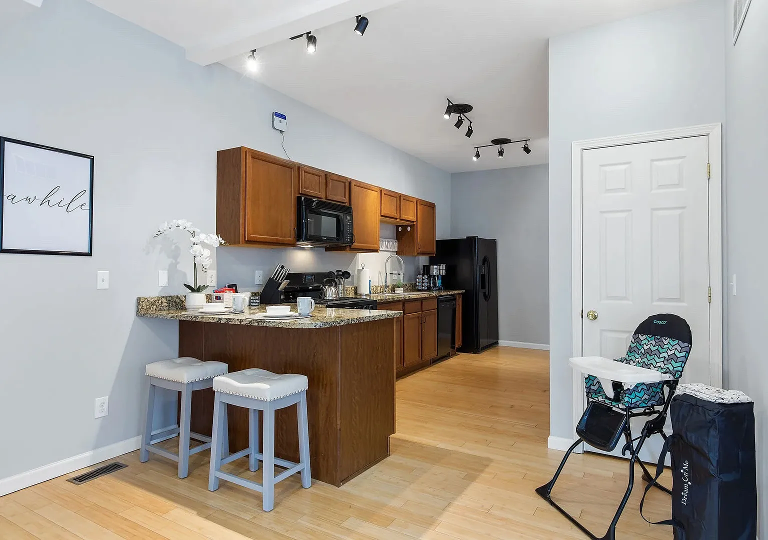 3 bed, 1600 sqft, $4,500 — Photo 3