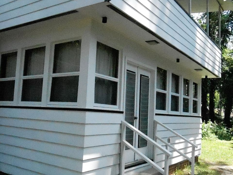 2nd image of 517 Ward St #A
