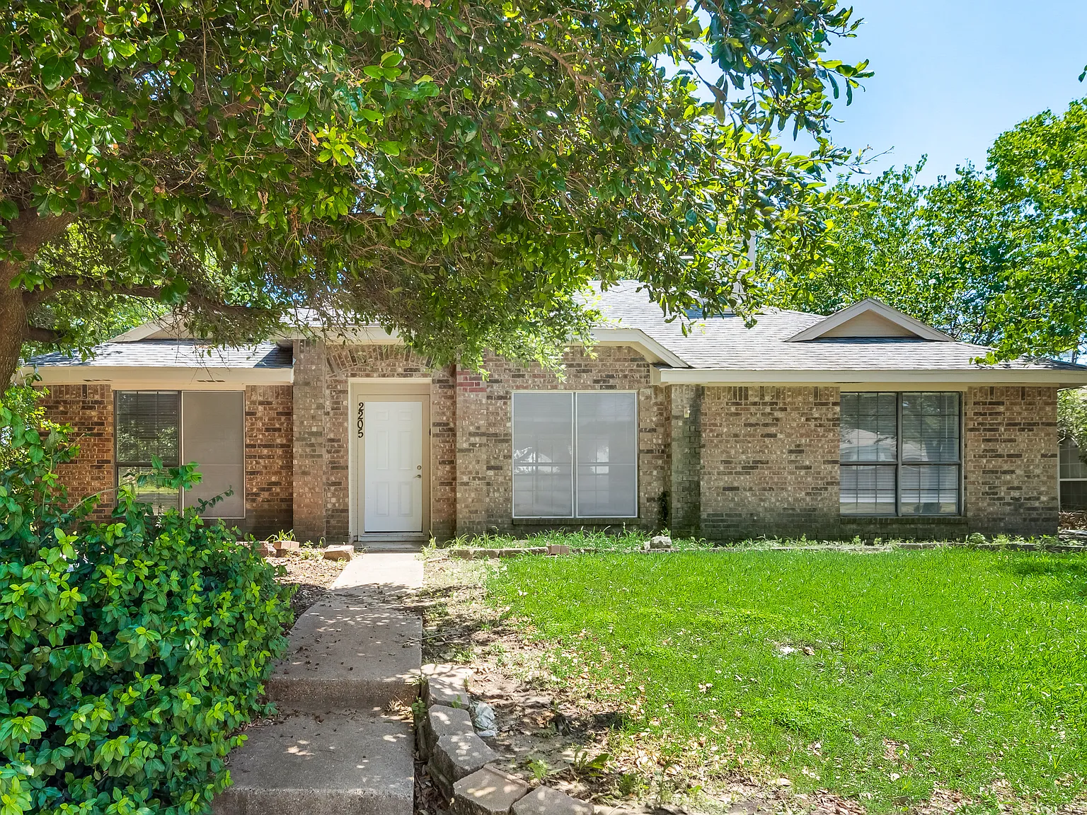 3 bed, 2.0 bath, 1500 sqft, $1,899 — Photo 4