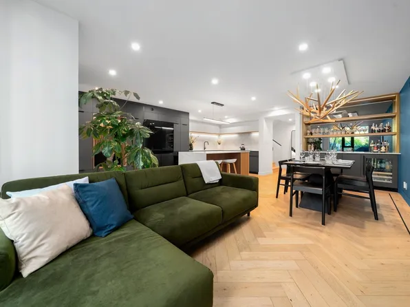 918 Homer St, Vancouver, BC V6B 1T7