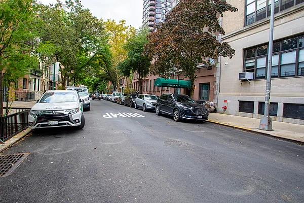 Rented by Bond New York | media 17