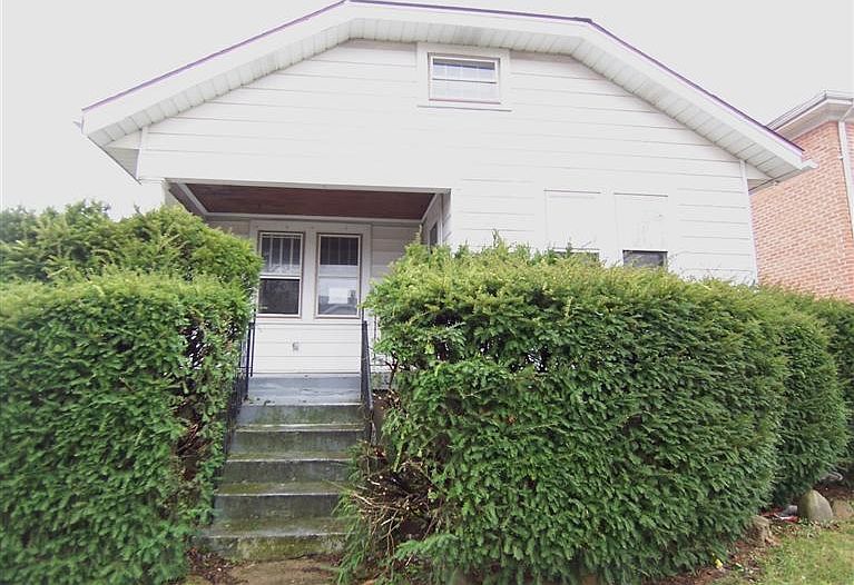 1st image of 240 E Bruce Ave