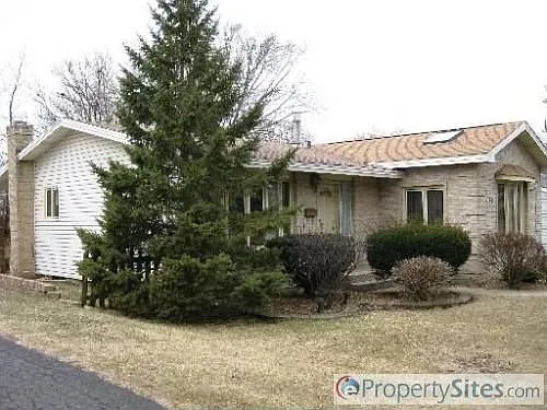7636 Woodridge Dr photo 1