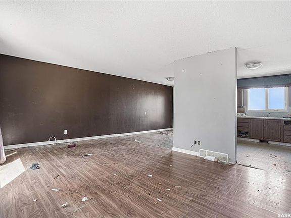 3rd image of 512 4th AVENUE W