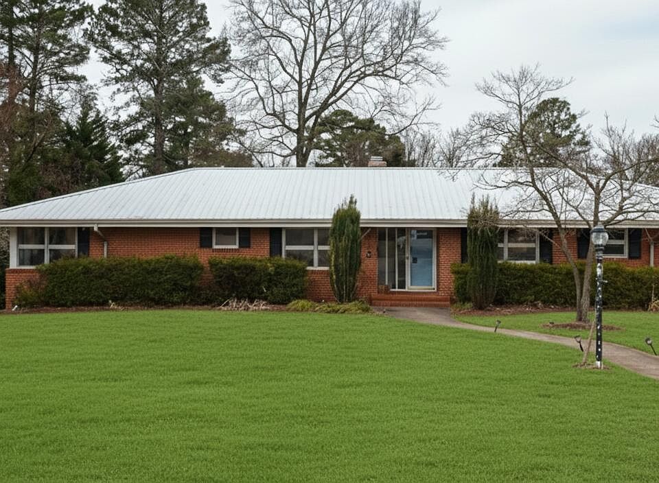 1st image of 320 Crescent Dr