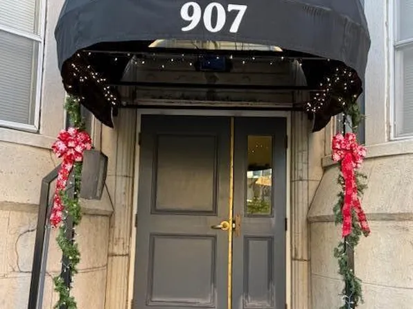 907 S Hanley Rd APT 4, Saint Louis, MO 63105