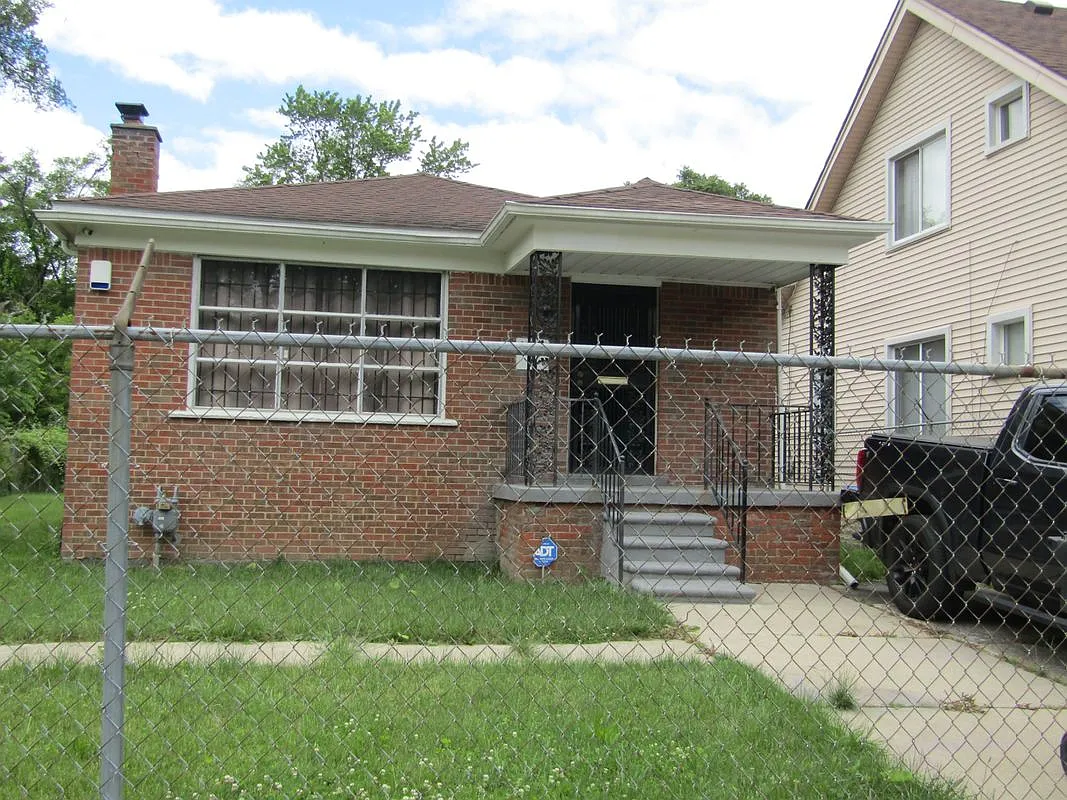 3 bed, 1.0 bath, 986 sqft, $1,425 — Photo 3