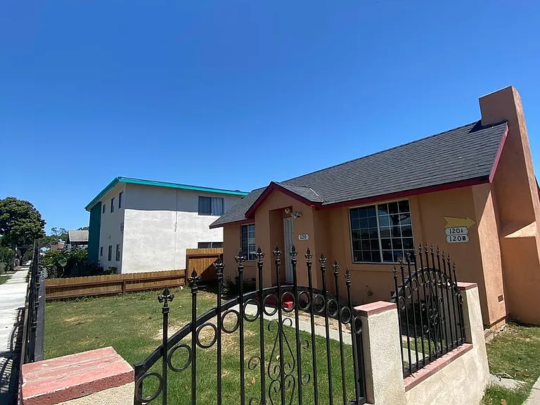 120 W Mountain View St — Photo 1