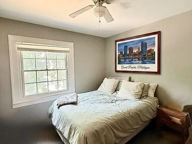 412 Crescent St NE #3 — Photo 2