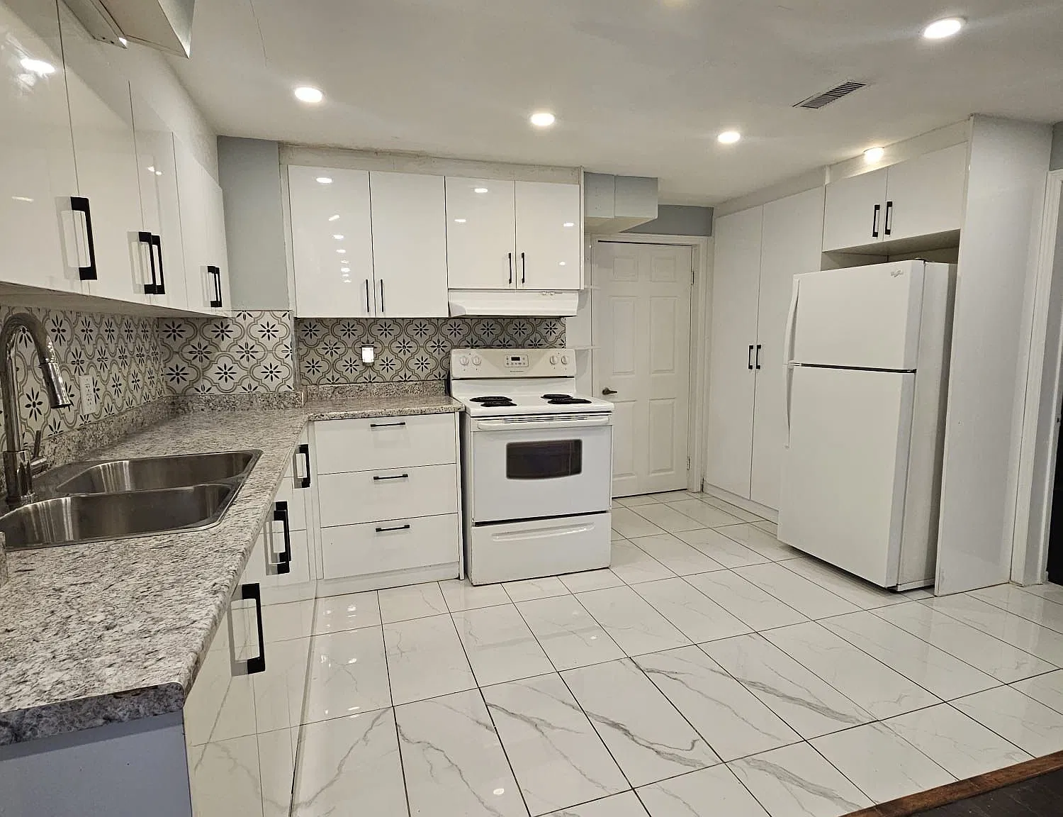 2 bed, $2,500 — Photo 1