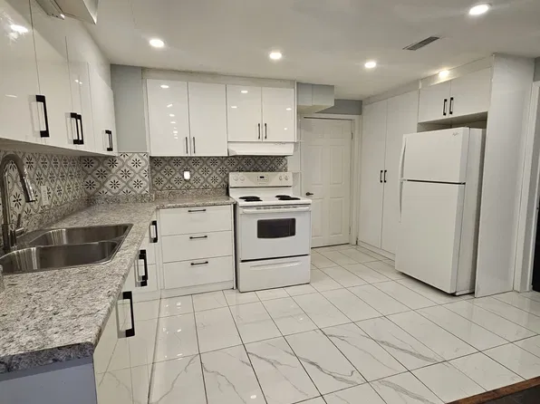 4473 Marshdale Ct, Mississauga, ON L5M 4G2