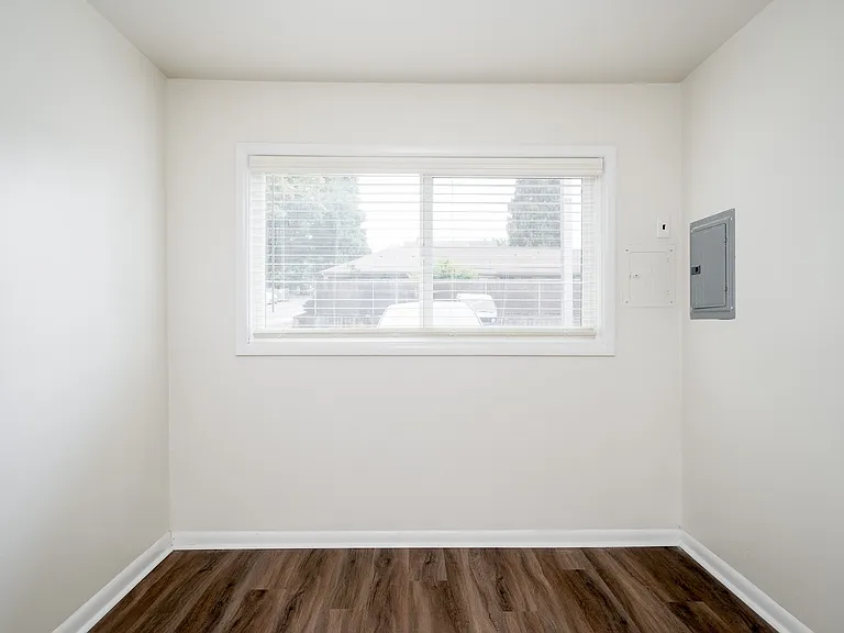 Clinton Court| Bedroom