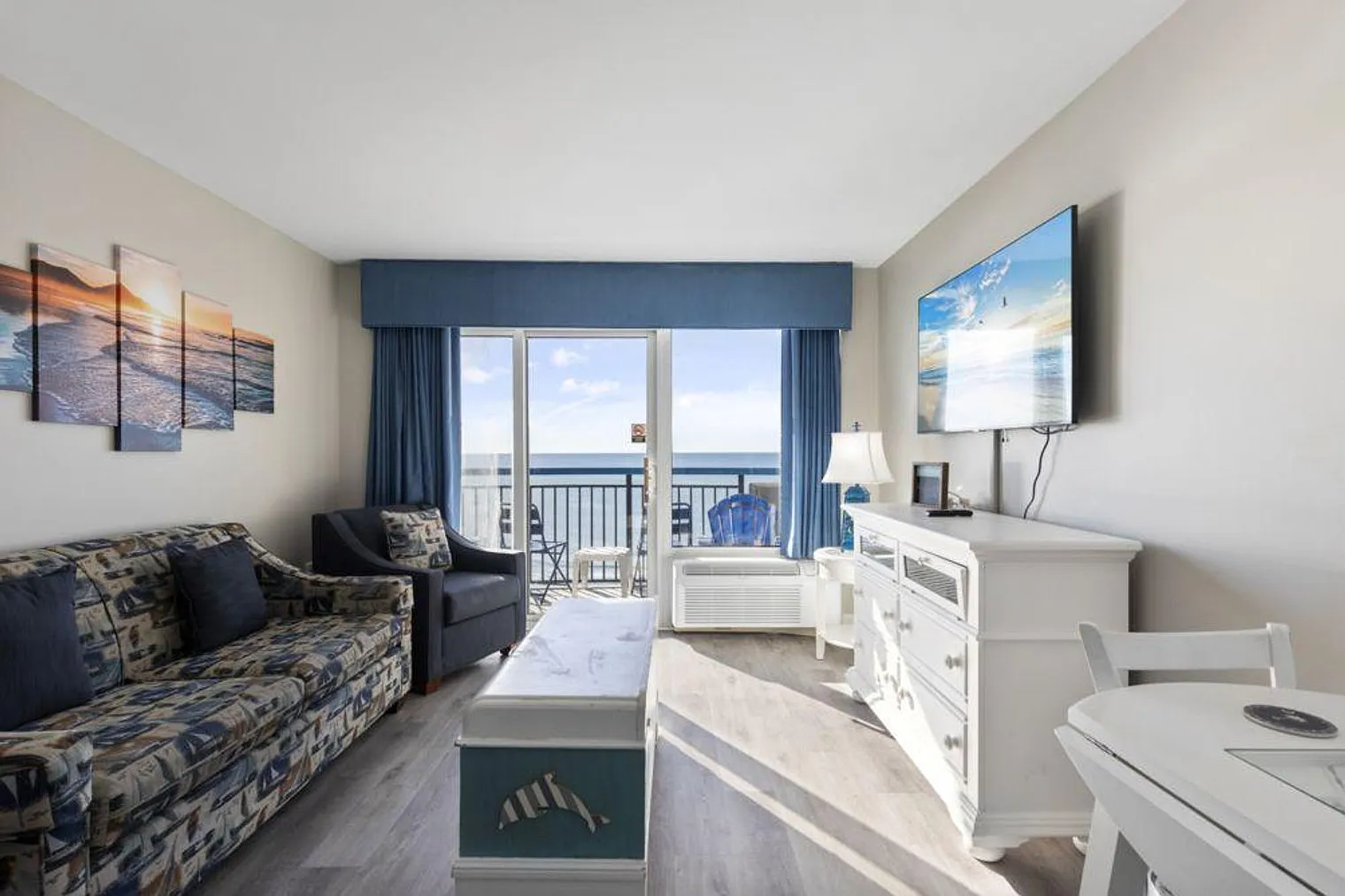 1 bed, 2.0 bath, 667 sqft, $2,795 — Photo 1