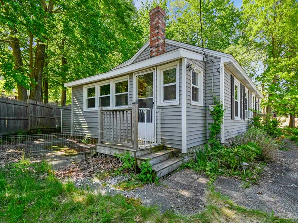 29 Coaker Avenue, Hooksett, NH 03106