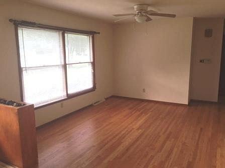 4th image of 3323 Chateau Ln