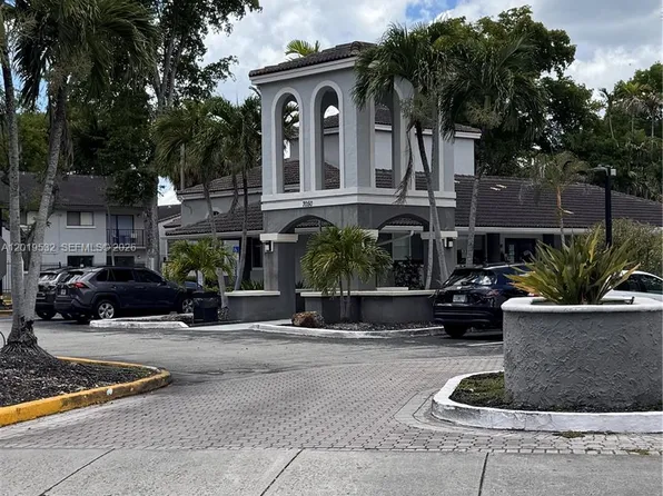 7115 NW 179th St APT 207, Hialeah, FL 33015