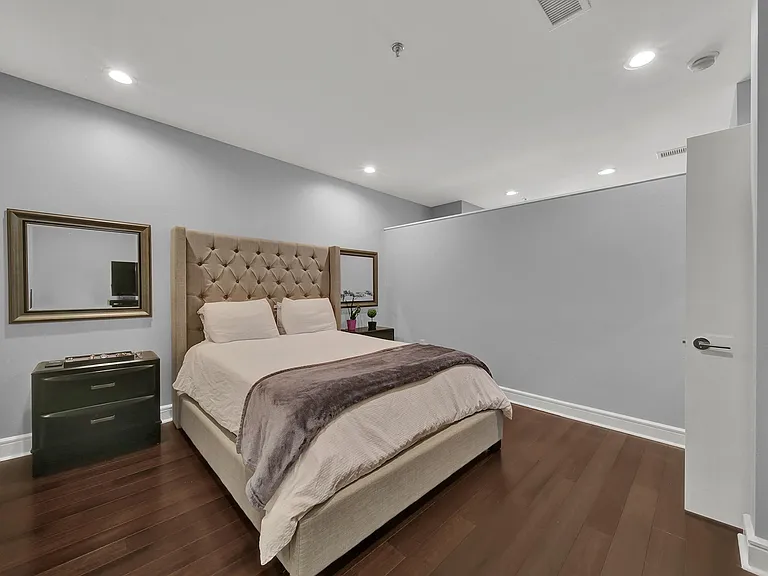 333 W Trade St #908 — Photo 19