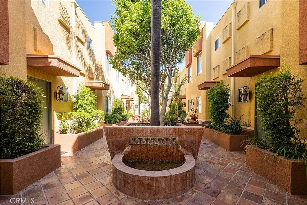 2 bed, 2.5 bath, 1322 sqft, $3,750 — Photo 1